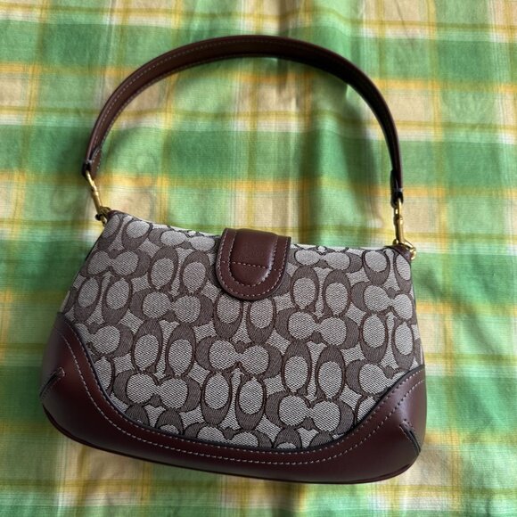 Soho Flap Bag In Regenerative Leather - Picture 13 of 13